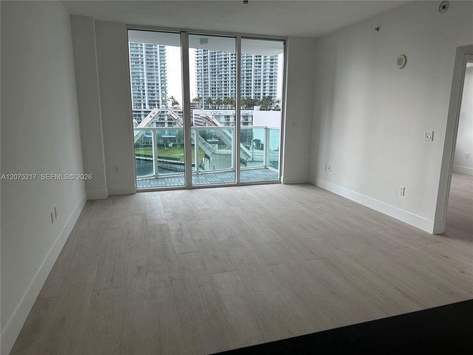 For Rent: $3,000 (1 beds, 1 baths, 757 Square Feet)
