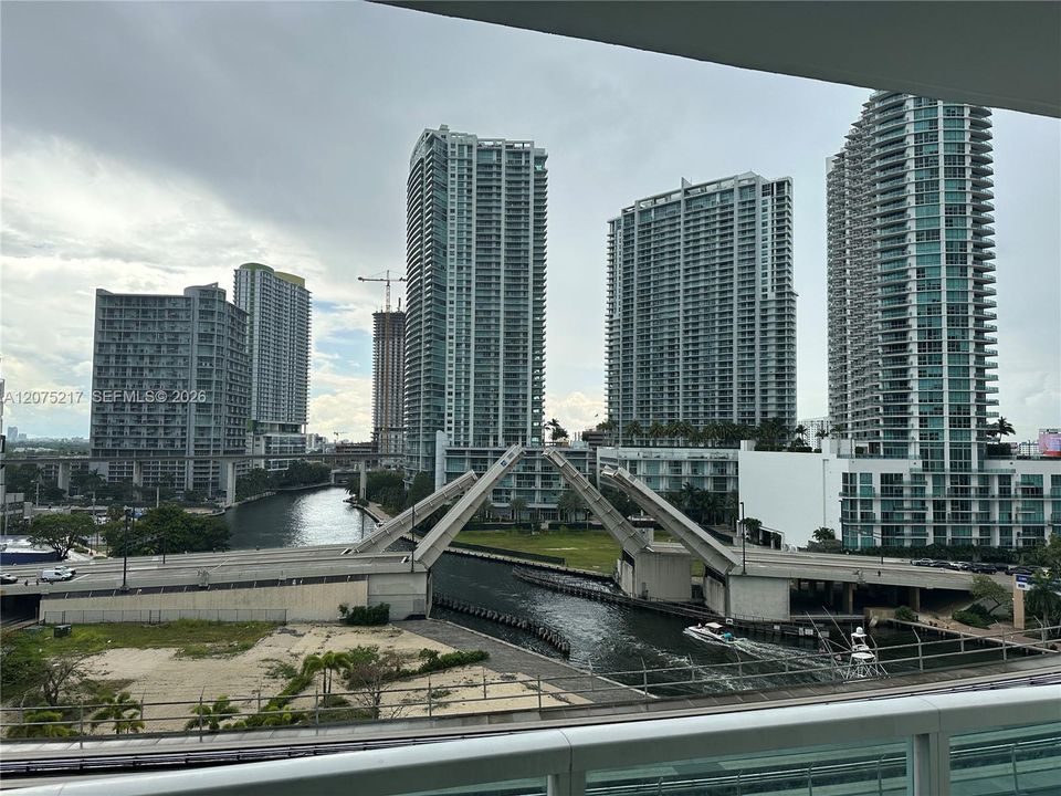 For Rent: $3,000 (1 beds, 1 baths, 757 Square Feet)