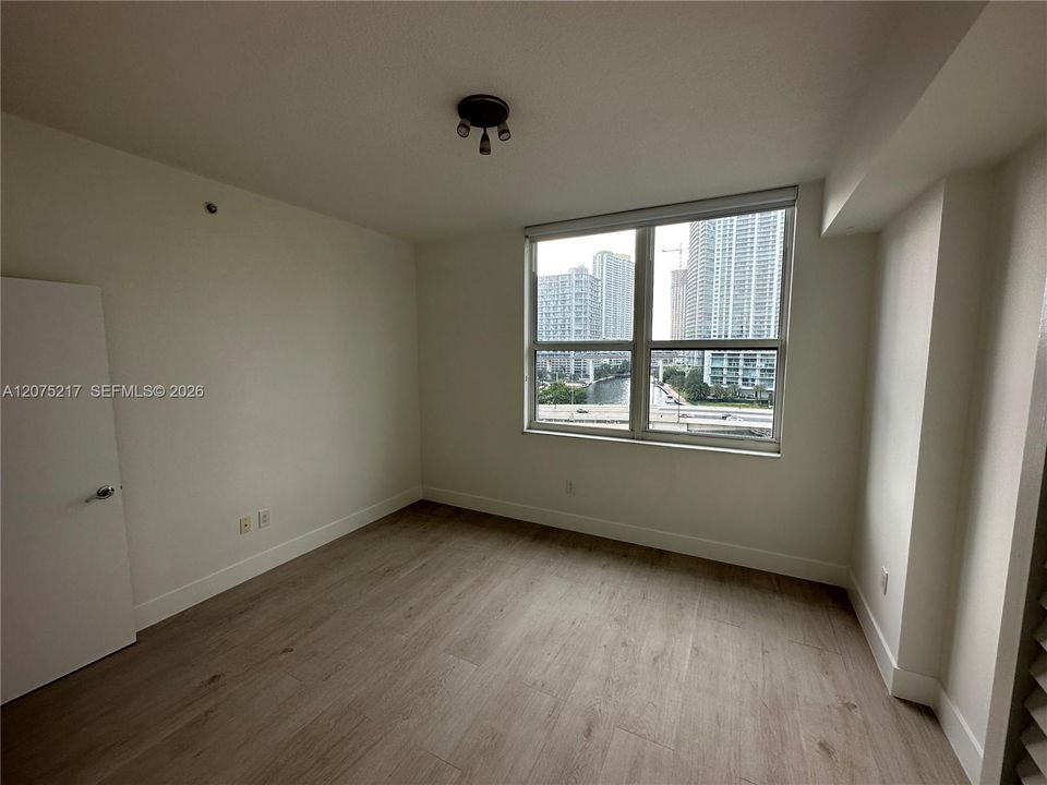For Rent: $3,000 (1 beds, 1 baths, 757 Square Feet)