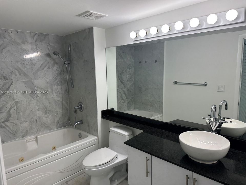 For Rent: $3,000 (1 beds, 1 baths, 757 Square Feet)
