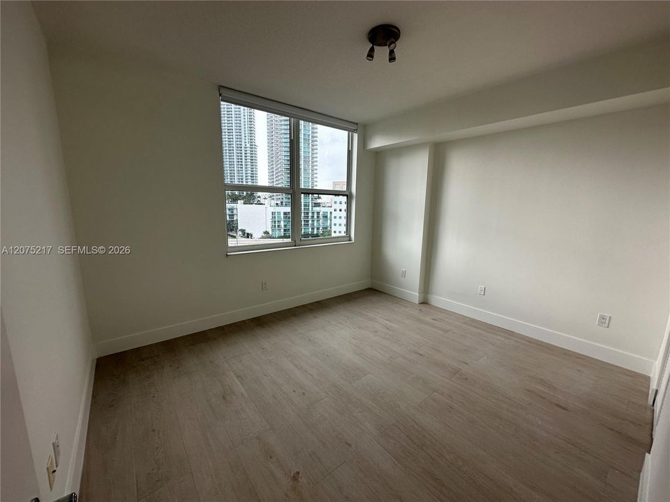 For Rent: $3,000 (1 beds, 1 baths, 757 Square Feet)