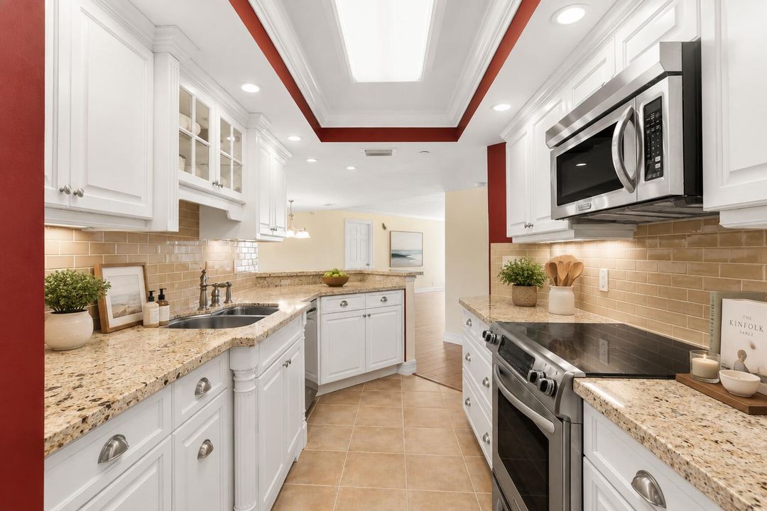tiara-15c-granite-kitchen-white-cabinetr