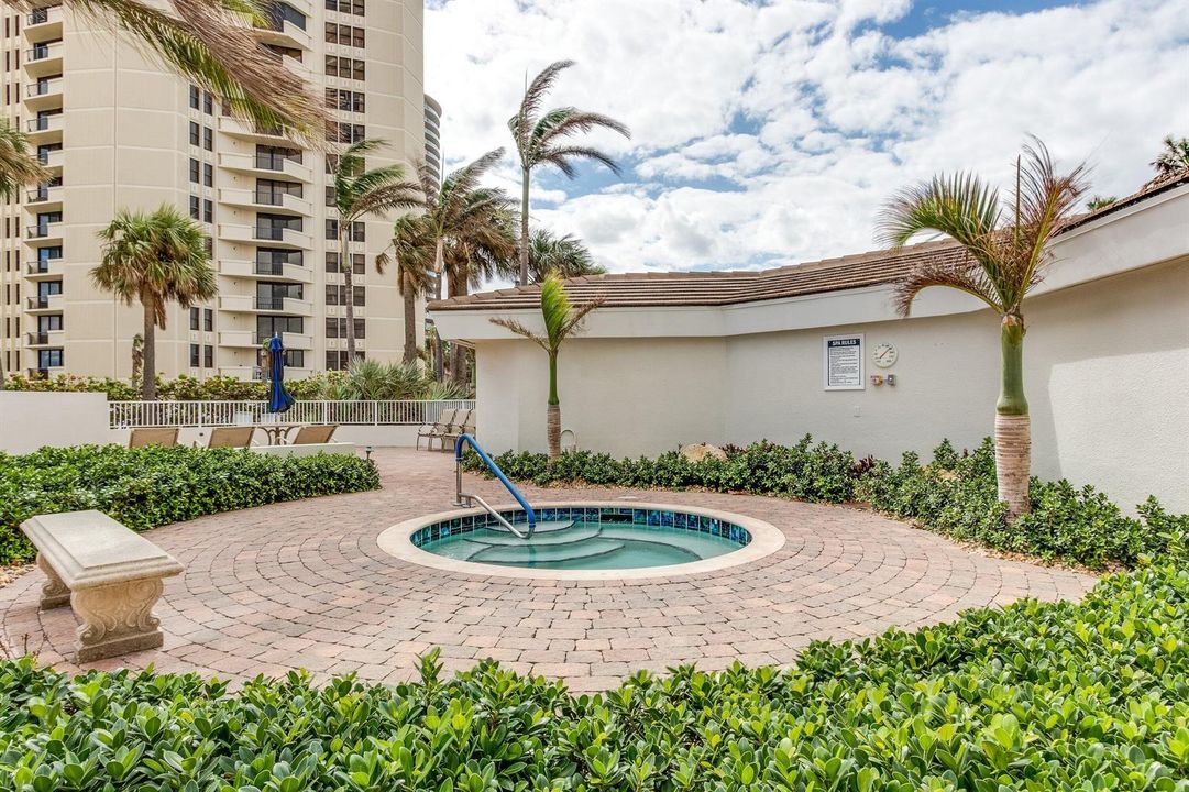tiara-condominium-spa-hot-tub-27
