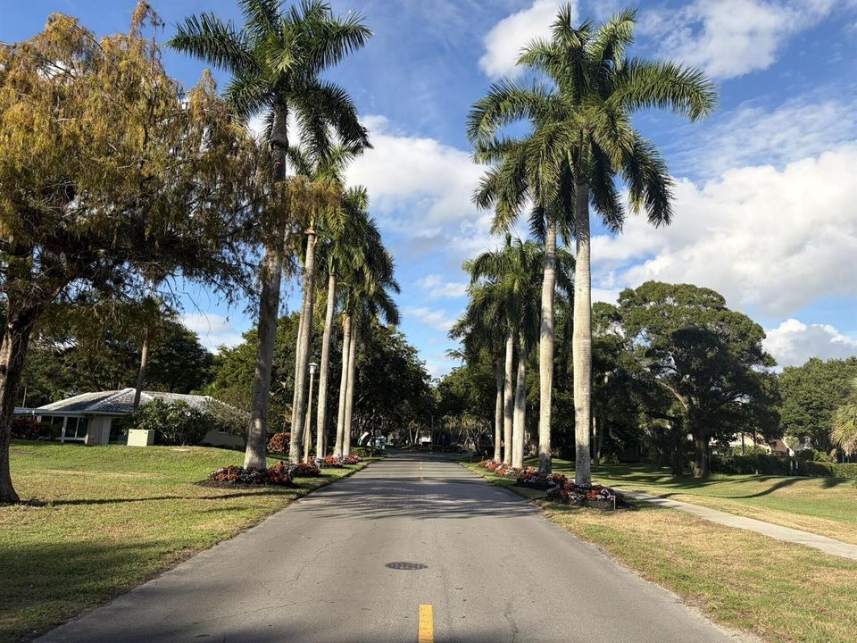 oaks clubhouse entrance