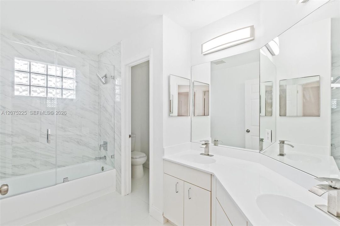For Sale: $845,000 (5 beds, 3 baths, 2845 Square Feet)