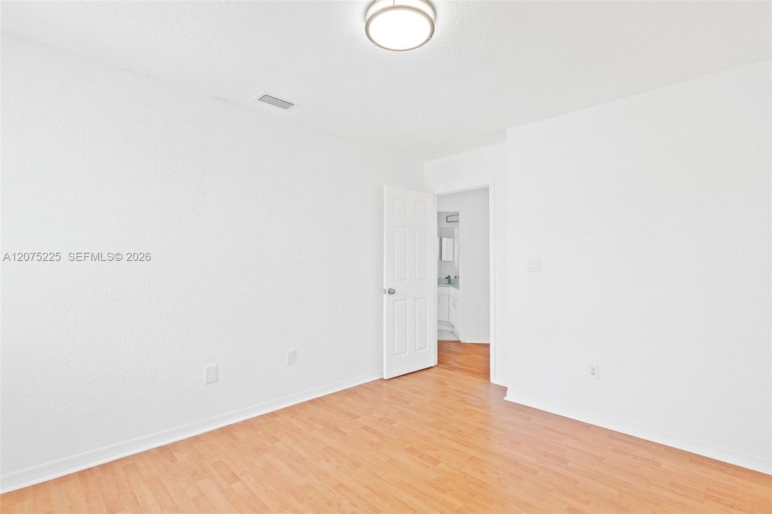 For Sale: $845,000 (5 beds, 3 baths, 2845 Square Feet)