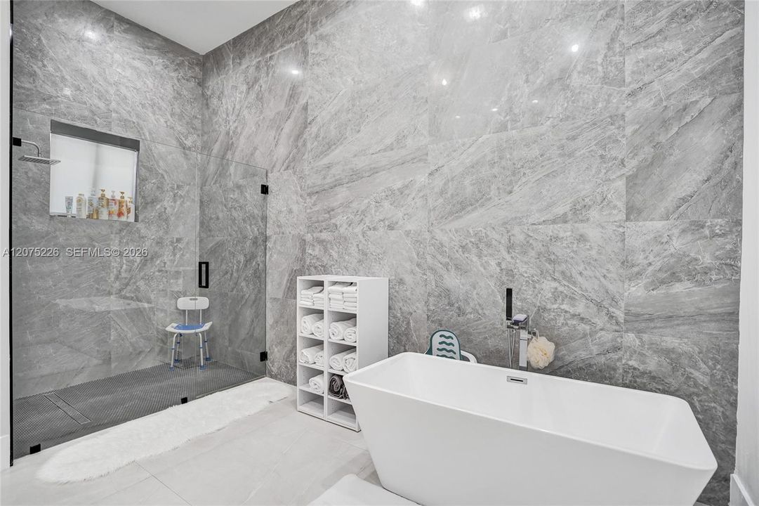For Rent: $16,990 (6 beds, 4 baths, 3609 Square Feet)
