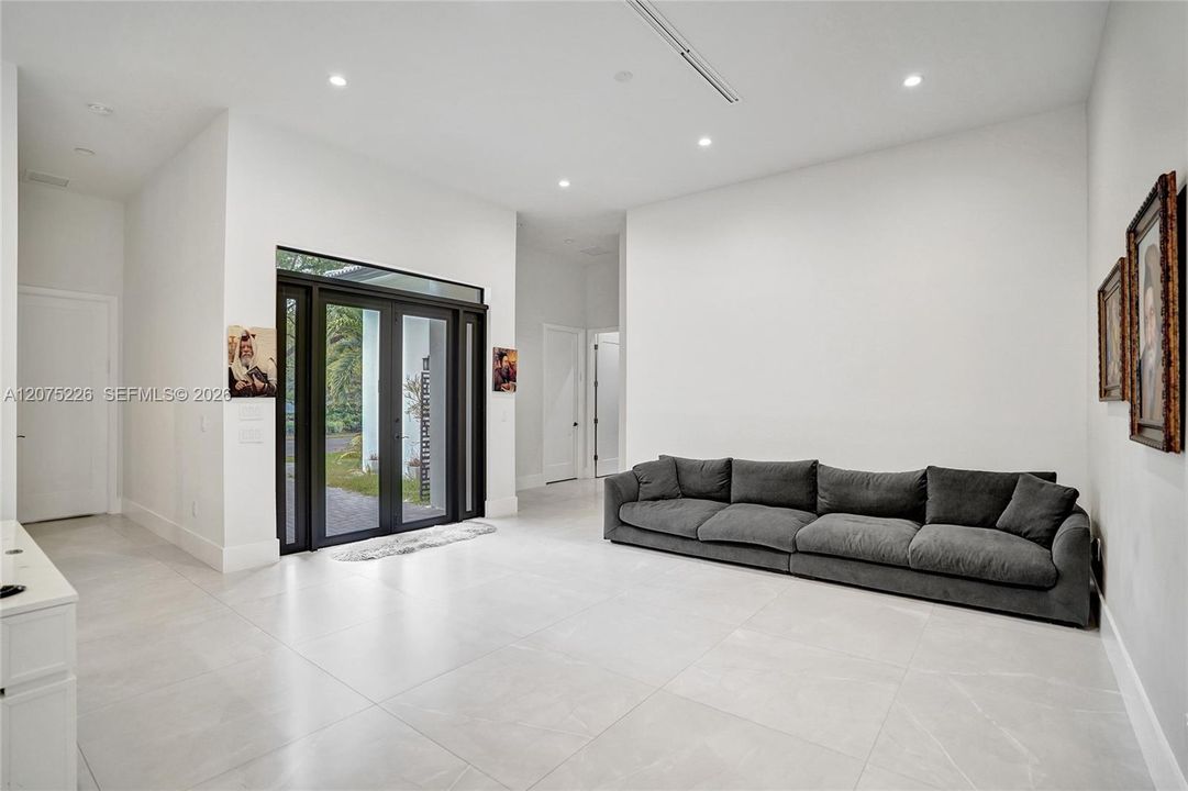 For Rent: $16,990 (6 beds, 4 baths, 3609 Square Feet)
