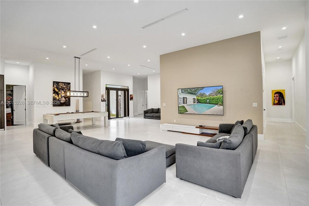 For Rent: $16,990 (6 beds, 4 baths, 3609 Square Feet)