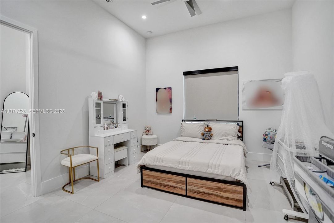 For Rent: $16,990 (6 beds, 4 baths, 3609 Square Feet)