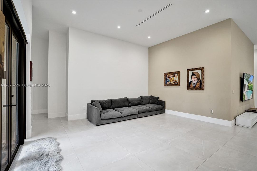 For Rent: $16,990 (6 beds, 4 baths, 3609 Square Feet)