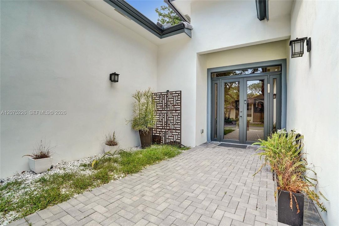 For Rent: $16,990 (6 beds, 4 baths, 3609 Square Feet)