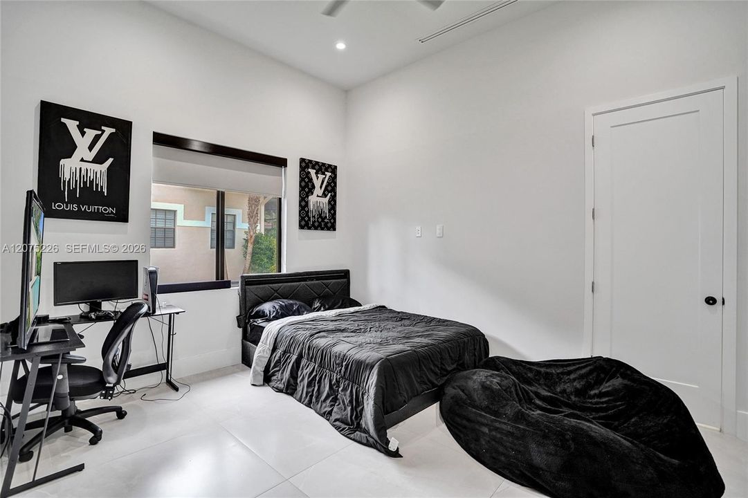 For Rent: $16,990 (6 beds, 4 baths, 3609 Square Feet)