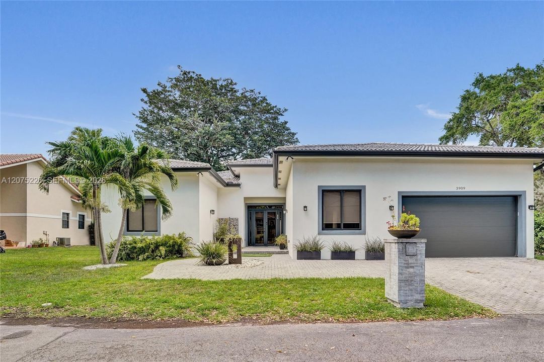For Rent: $16,990 (6 beds, 4 baths, 3609 Square Feet)
