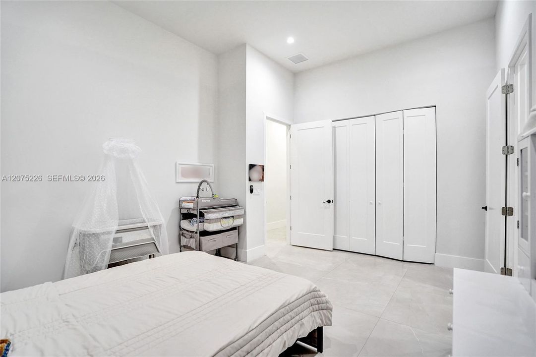 For Rent: $16,990 (6 beds, 4 baths, 3609 Square Feet)