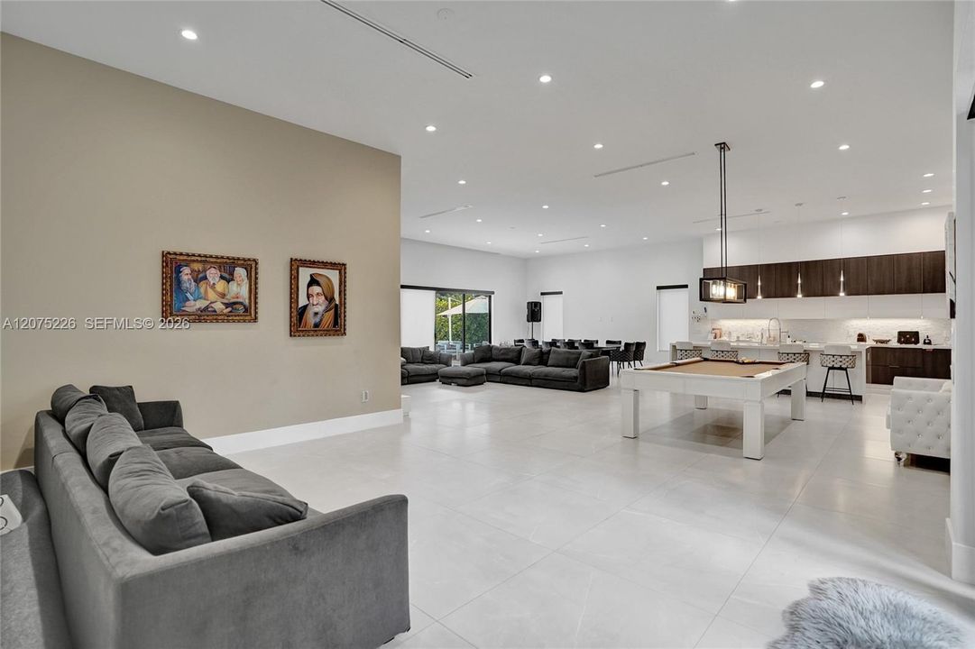 For Rent: $16,990 (6 beds, 4 baths, 3609 Square Feet)