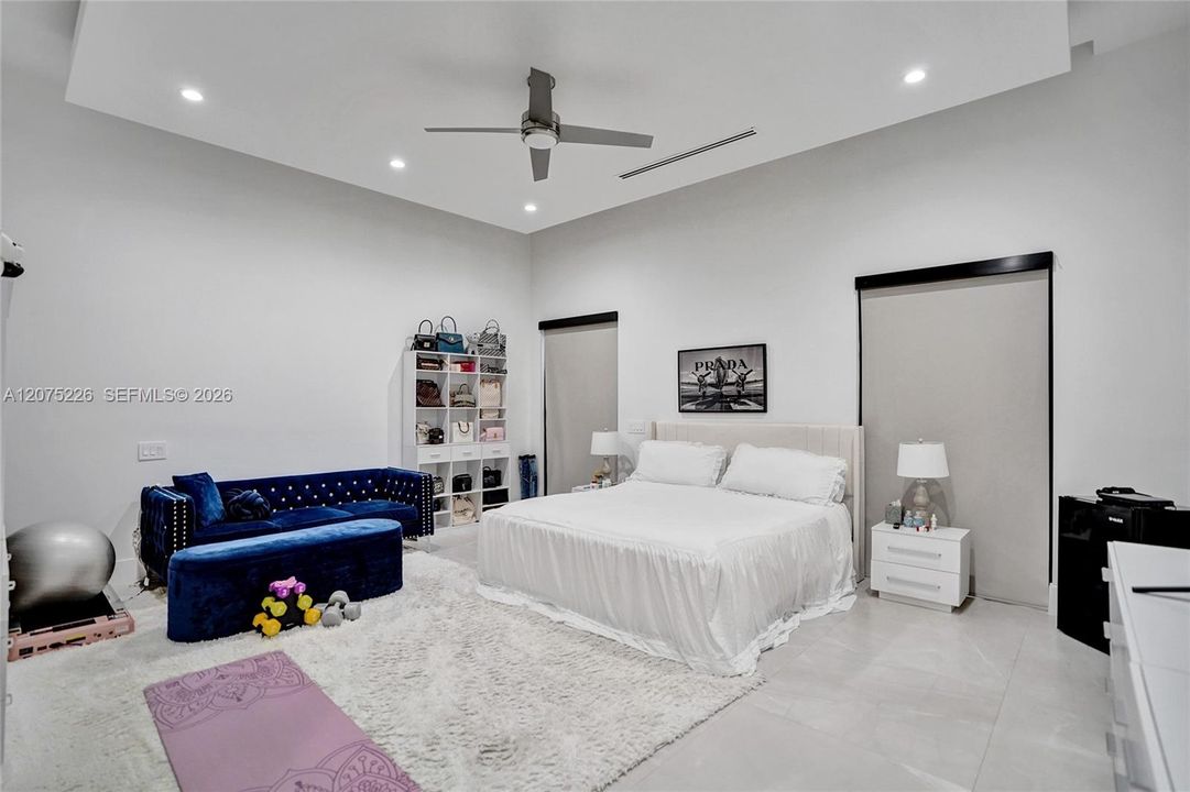 For Rent: $16,990 (6 beds, 4 baths, 3609 Square Feet)