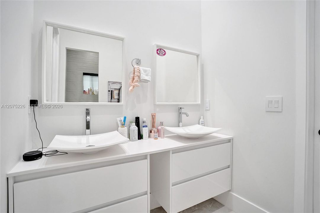 For Rent: $16,990 (6 beds, 4 baths, 3609 Square Feet)