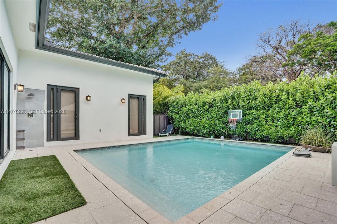 For Rent: $16,990 (6 beds, 4 baths, 3609 Square Feet)