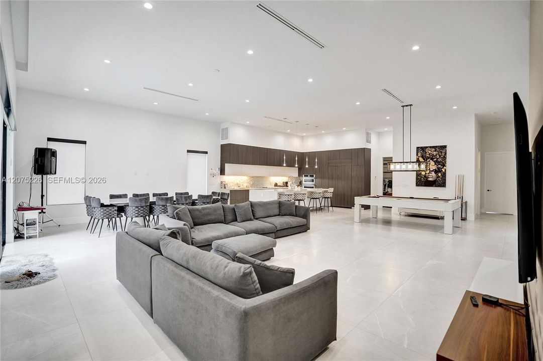 For Rent: $16,990 (6 beds, 4 baths, 3609 Square Feet)