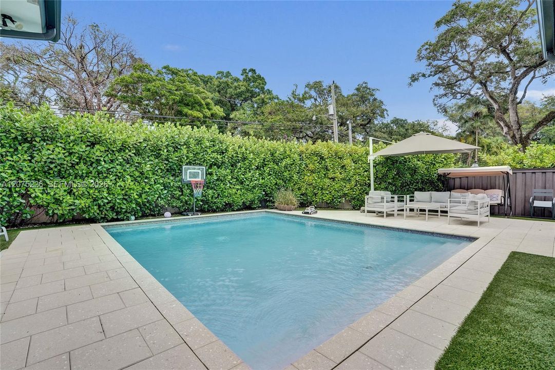 For Rent: $16,990 (6 beds, 4 baths, 3609 Square Feet)