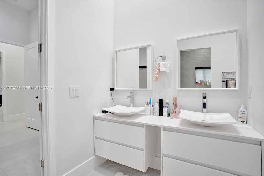 For Rent: $16,990 (6 beds, 4 baths, 3609 Square Feet)