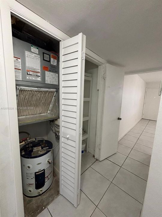 На продажу: $252,000 (2 спален, 1 ванн, 787 Квадратных фут)
