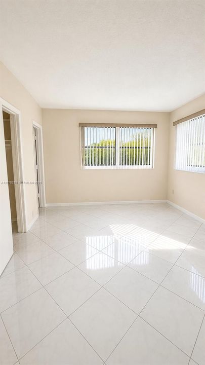 For Rent: $2,200 (2 beds, 2 baths, 990 Square Feet)