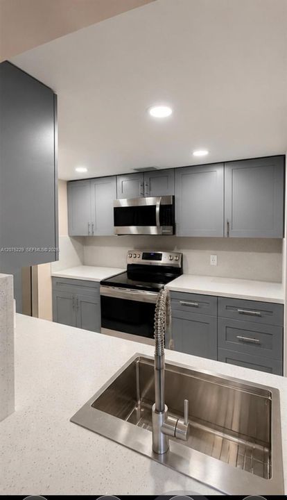 For Rent: $2,200 (2 beds, 2 baths, 990 Square Feet)