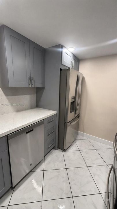 For Rent: $2,200 (2 beds, 2 baths, 990 Square Feet)