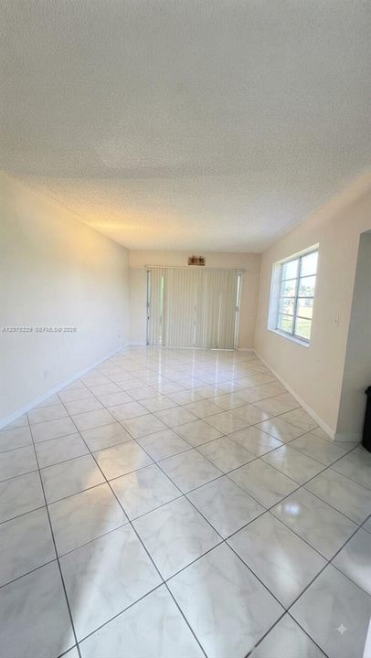 For Rent: $2,200 (2 beds, 2 baths, 990 Square Feet)