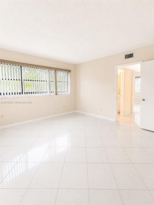 For Rent: $2,200 (2 beds, 2 baths, 990 Square Feet)