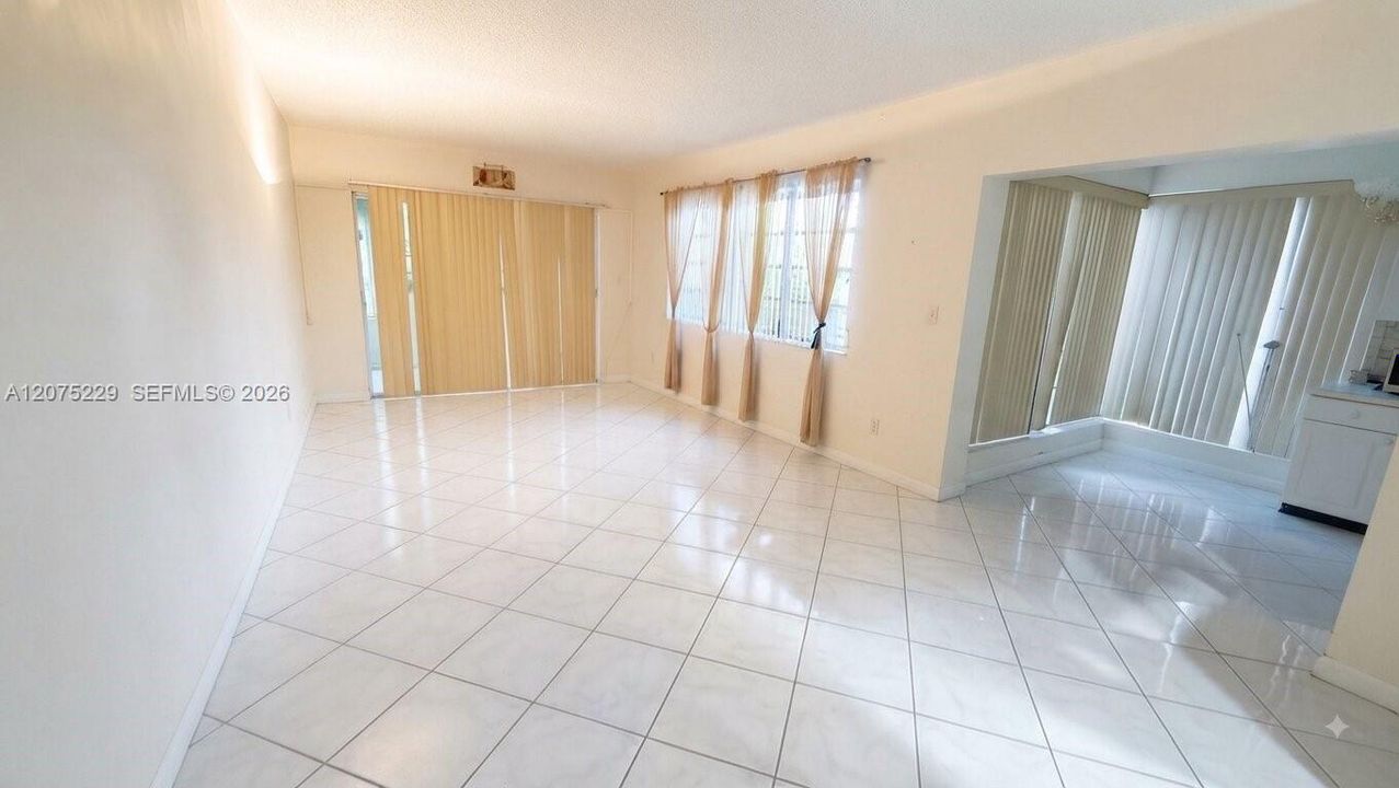 For Rent: $2,200 (2 beds, 2 baths, 990 Square Feet)