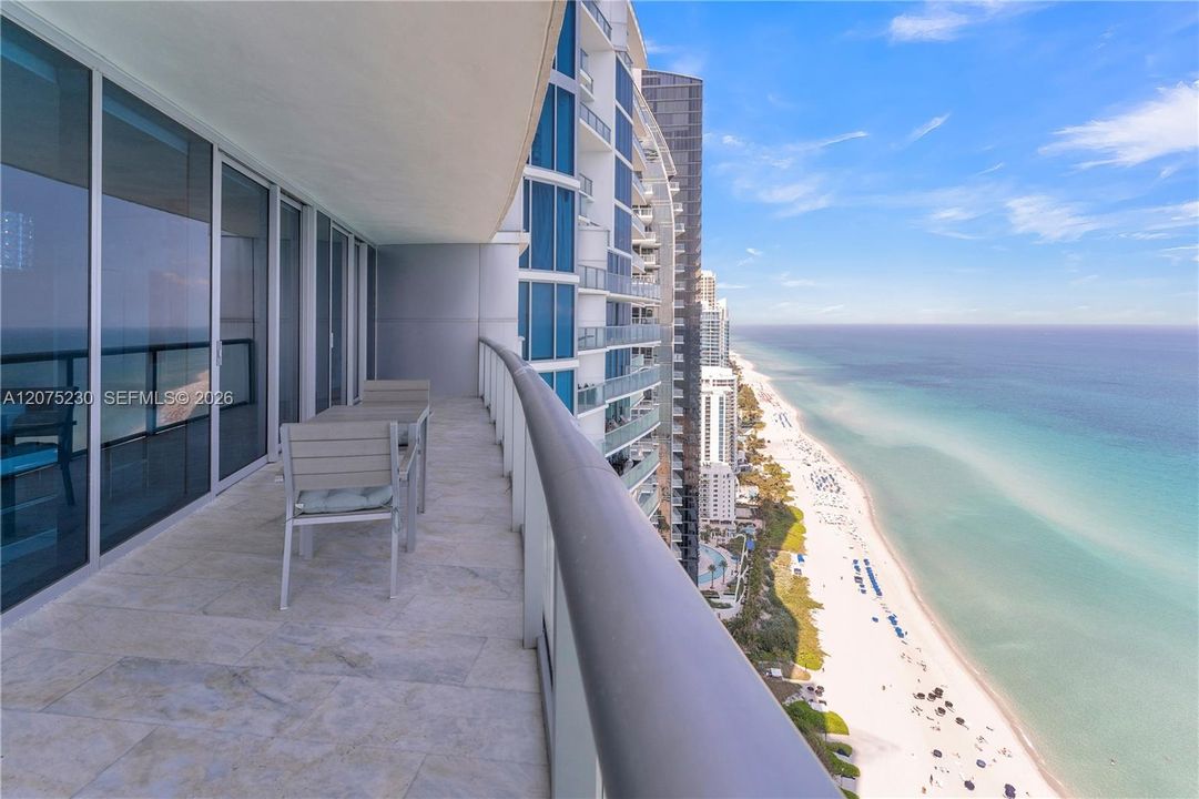 For Sale: $2,230,000 (2 beds, 3 baths, 1479 Square Feet)