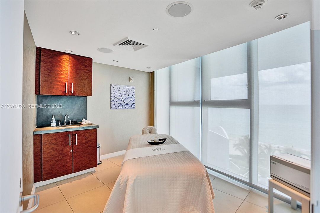 For Sale: $2,230,000 (2 beds, 3 baths, 1479 Square Feet)