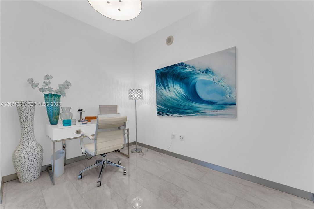 Office/Den/3rd bedroom