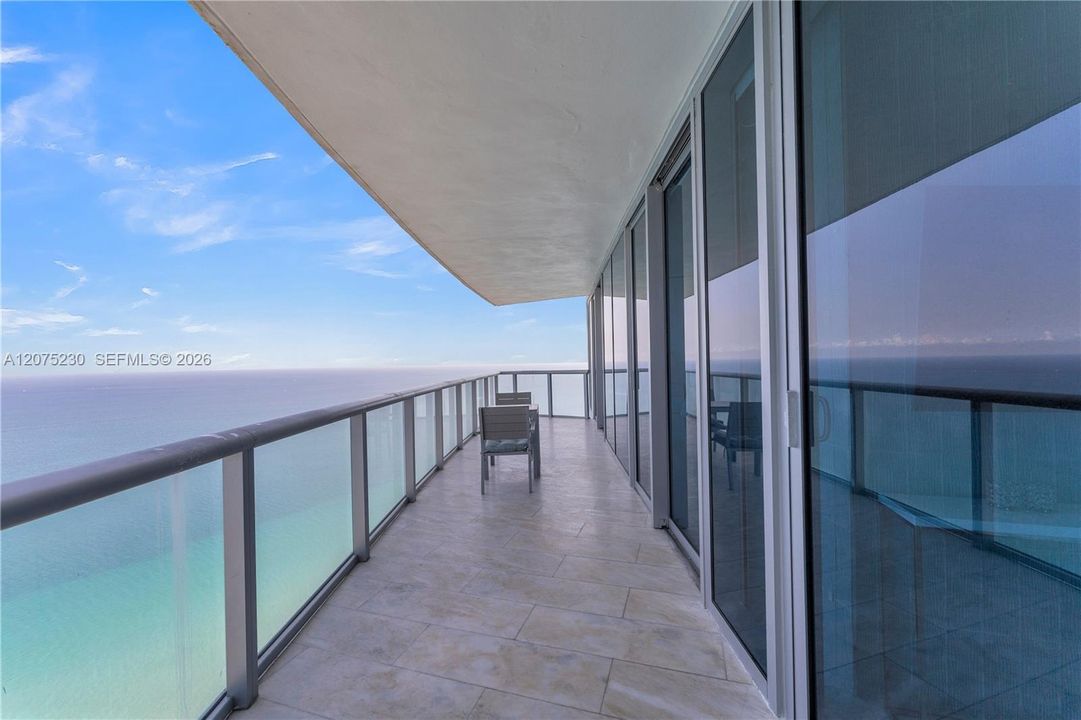 For Sale: $2,230,000 (2 beds, 3 baths, 1479 Square Feet)