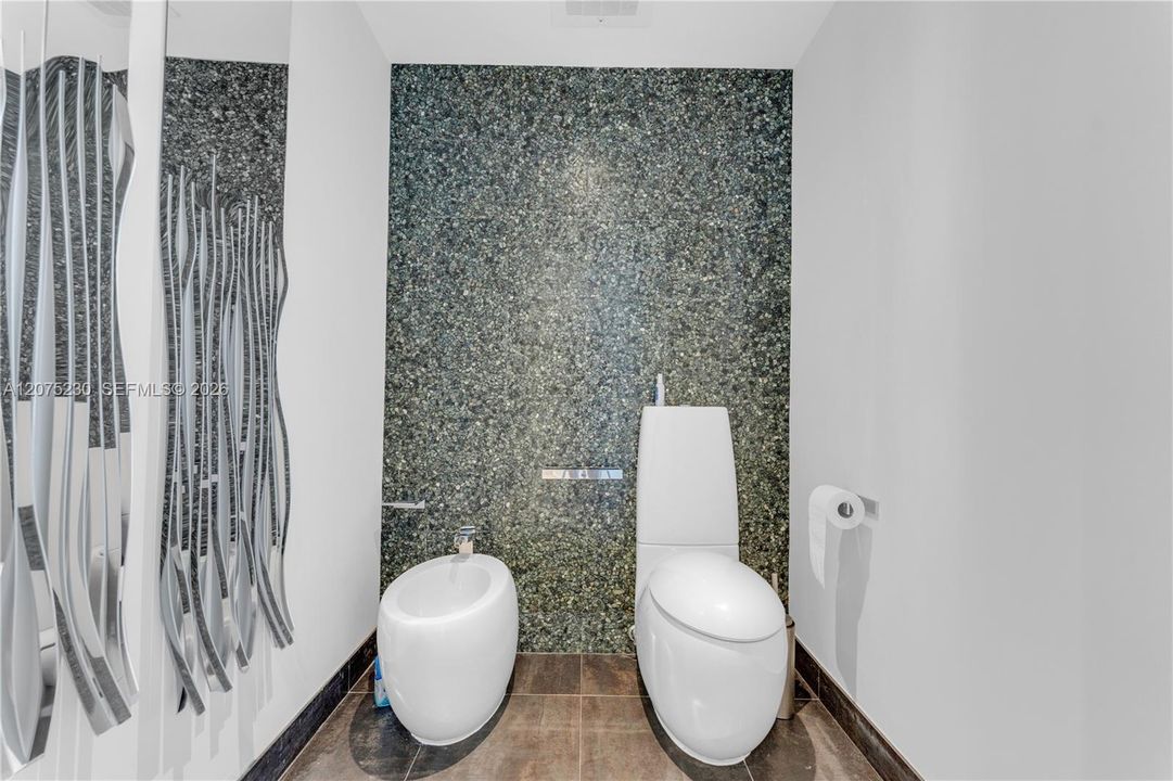 For Sale: $2,230,000 (2 beds, 3 baths, 1479 Square Feet)