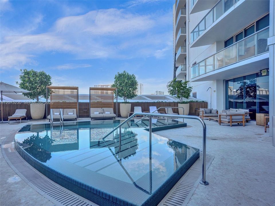 For Sale: $2,230,000 (2 beds, 3 baths, 1479 Square Feet)