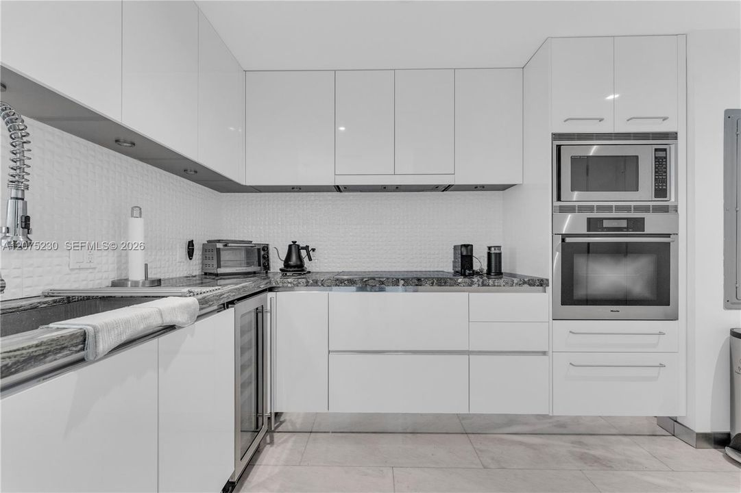 For Sale: $2,230,000 (2 beds, 3 baths, 1479 Square Feet)
