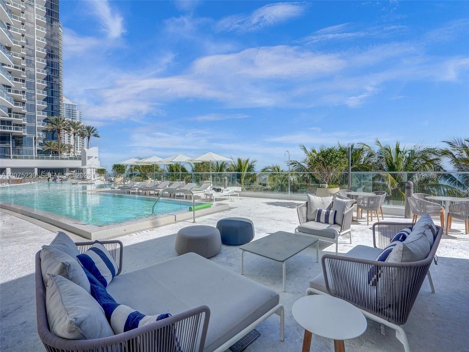 For Sale: $2,230,000 (2 beds, 3 baths, 1479 Square Feet)