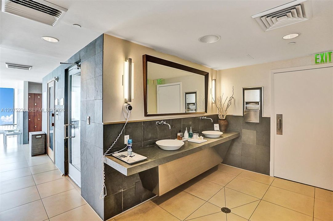 For Sale: $2,230,000 (2 beds, 3 baths, 1479 Square Feet)