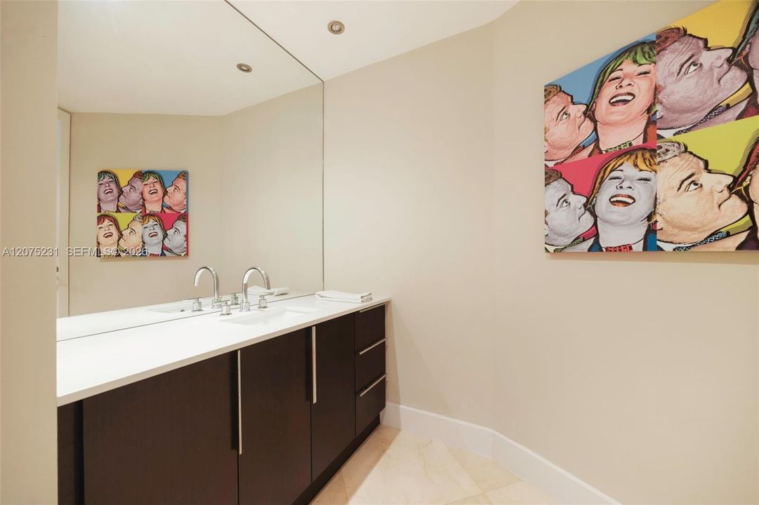En Venta: $3,499,000 (2 camas, 2 baños, 2040 Pies cuadrados)