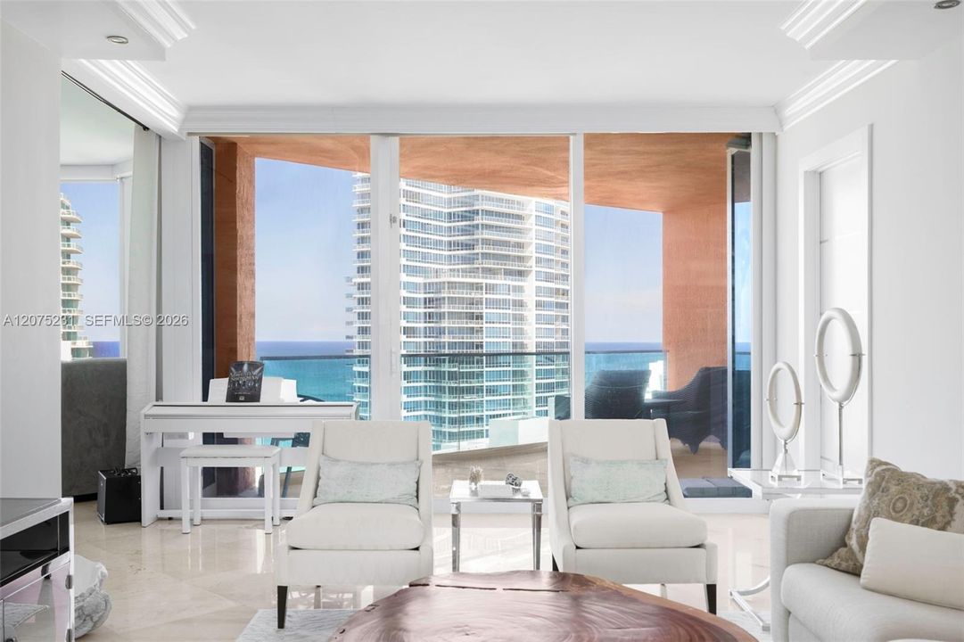 En Venta: $3,499,000 (2 camas, 2 baños, 2040 Pies cuadrados)