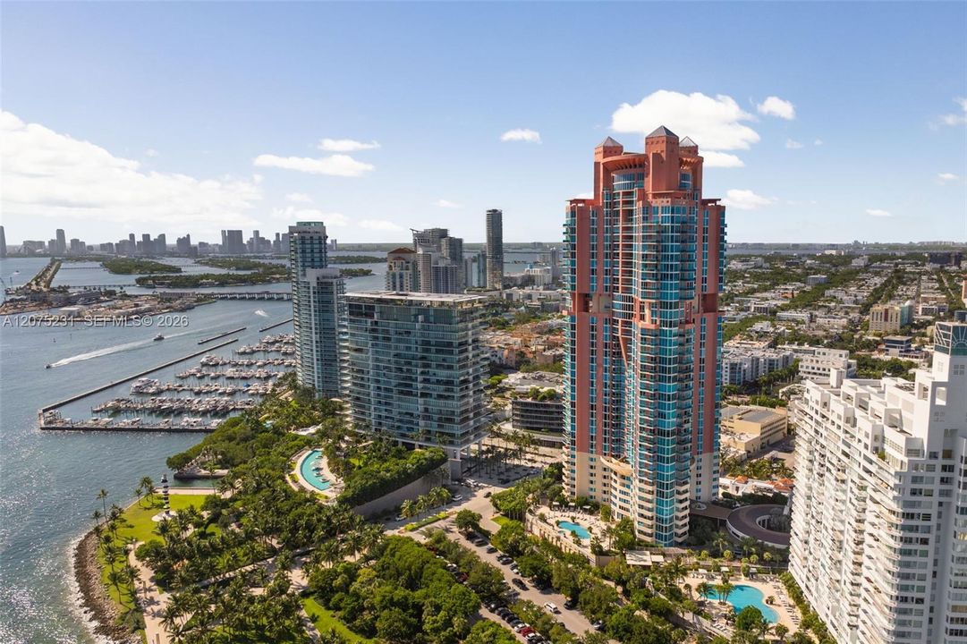 En Venta: $3,499,000 (2 camas, 2 baños, 2040 Pies cuadrados)