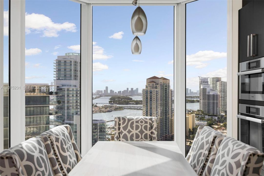 En Venta: $3,499,000 (2 camas, 2 baños, 2040 Pies cuadrados)