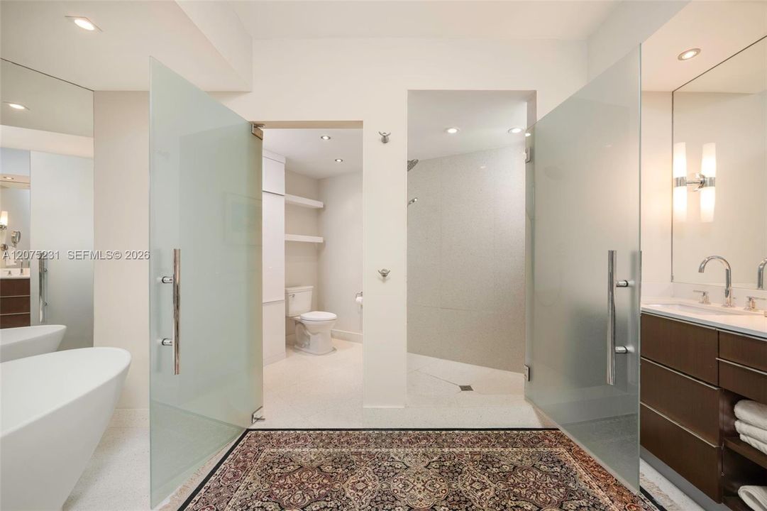 En Venta: $3,499,000 (2 camas, 2 baños, 2040 Pies cuadrados)