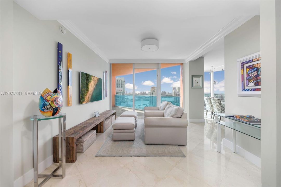 En Venta: $3,499,000 (2 camas, 2 baños, 2040 Pies cuadrados)