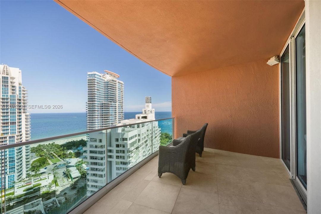 En Venta: $3,499,000 (2 camas, 2 baños, 2040 Pies cuadrados)