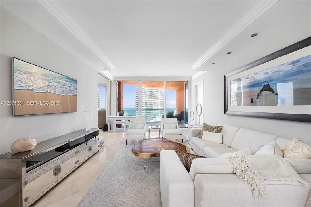 En Venta: $3,499,000 (2 camas, 2 baños, 2040 Pies cuadrados)